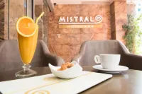 Mistral Hotel - ติดทะเล