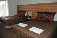 Red Cedars Motel Hotels in Уотсон