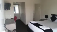 Dooleys Tavern and Motel Capella Hotel di Capella