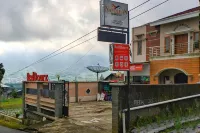 RedDoorz Near Agrowisata Kebun Teh Dieng Hotels in Ngadirejo