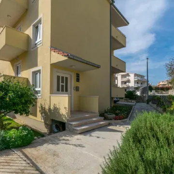 Apartment Dora