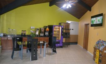 Bloomer Inn & Suites