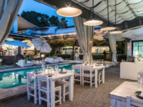 ลาส กาซาส เบดแอนด์เบรกฟาสต์ โรงแรม สปา และ ร้านอาหาร โรงแรมในเกวร์นาวากา