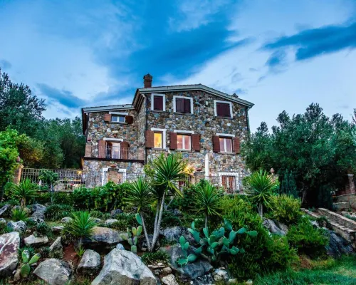 Donnasilia Hotels in Centola