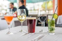 Sands Harbor Resort and Marina - bar