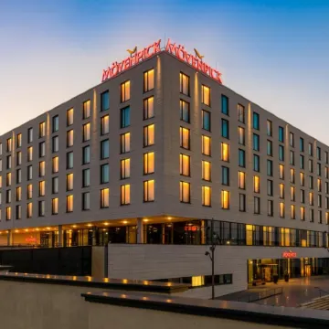 Mövenpick Hotel Stuttgart Messe & Congress Flughafen Stuttgart Besucherterrasse周辺のホテル