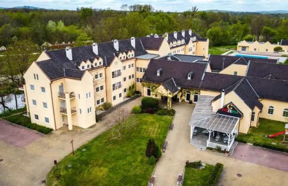 雷德尼斯戈藍酒店