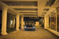 Antique Regency - parking