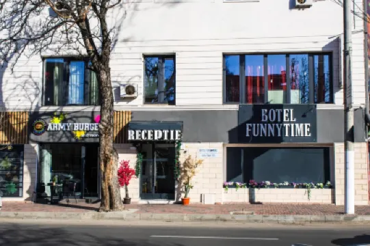 有趣時光飯店 Parcul Copiilor附近的飯店