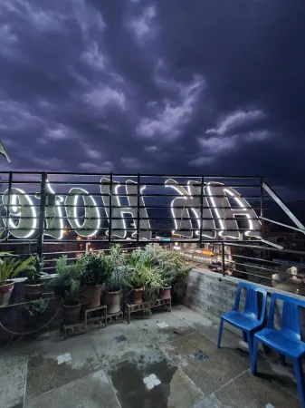 AK HOTEL Abbottabad Отели рядом с достопримечательностью «Университет Инжиниринг & Текнолоджи Абботтабад Кампус»