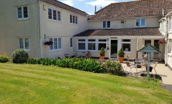 Apple Tree Hotel