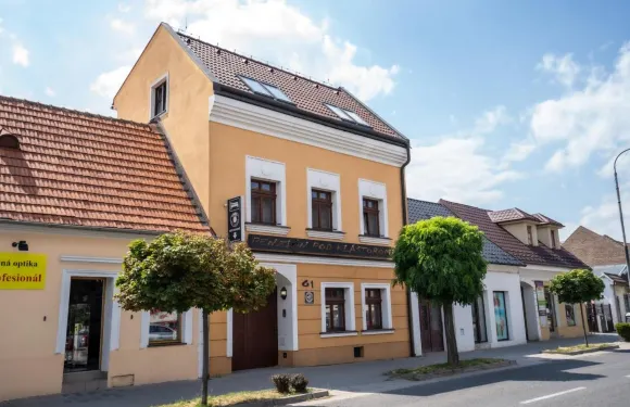 博德卡拉斯特瑞摩膳食公寓