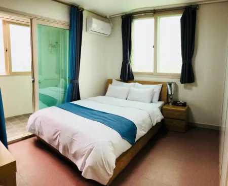 Hotel Joy Near Camp Humphres