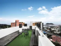 Cornerstone Hotel Jeju Отели рядом с достопримечательностью «Парк Мунбу»