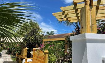 Colony Club Inn & Suites