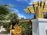 Colony Club Inn & Suites Hotel a 