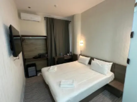 City Centre Hotel Hoteles cerca de Plaza de la Independencia