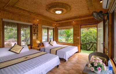 Xuan Son Lakeside Bungalow فنادق في 