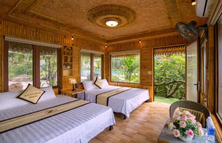 Xuan Son Lakeside Bungalow Отели рядом с достопримечательностью «Bich Dong Pagoda»