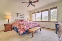 2 Mi to Donner Lake: Walkable Truckee Condo! - parking