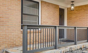 2 Mi to Midtown: Chic Apartment in Atlanta!