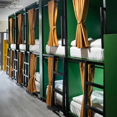 The Highdogs Hostel Отели рядом с достопримечательностью «Пляж Лаем-Тонг»
