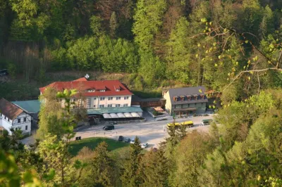 Hotel Skalni Mlyn Отели в г. 