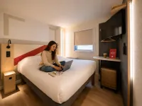 ibis budget Bordeaux Centre Mériadeck Hôtels à proximité de : Caudéran