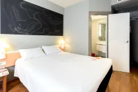 Ibis Granada - สัตว์เลี้ยง