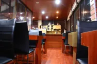 Onkel Inn Wagon Sleepbox Uyuni فنادق في أويوني