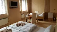 Pension U Dubu Hotels in Франтішкові-Лазне