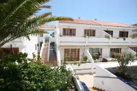 Club Olympus in Garden City فنادق في 