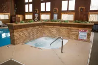 Carriage House Country Club - Hot Tub