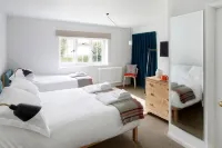Compasses Inn Hotels in Tisbury