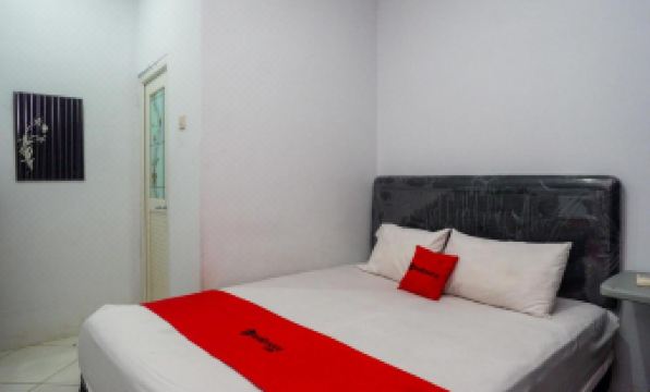 RedDoorz near Lokawisata Baturaden - Housity