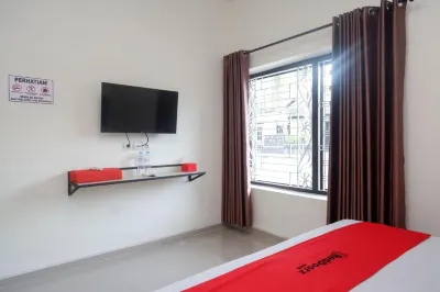 RedDoorz Syariah Near RS Soeradji Pemuda Klaten Hotels in Central Klaten