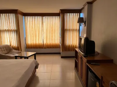 Naraigrand Hotel Các khách sạn gần Wat Khao Tambon