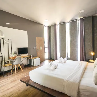 Sherloft Home & Hostel Hotels near Wat Phra Singh