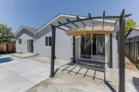 @ Marbella Lane - Boho 'n Sleek Rtreat Pool Tble