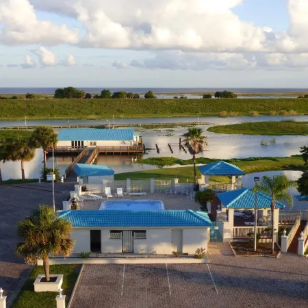 Lakeshore Resort and Marina
