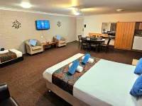 Hilltops Retreat Motor Inn Hotels in Young