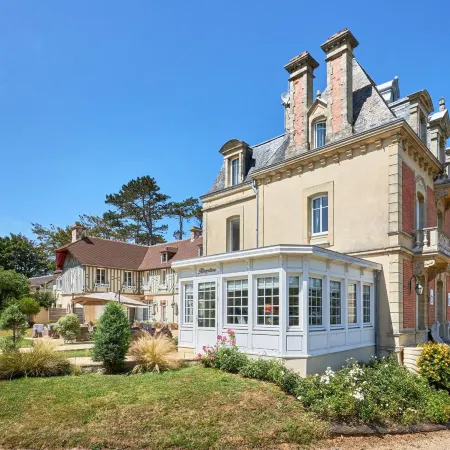 Les Villas d'Arromanches, Teritoria
