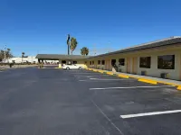 Driftwood Inn - Lake City - parking
