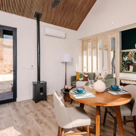 Lakay Monteverde with Heated Pool, Golf Cart and Breakfast