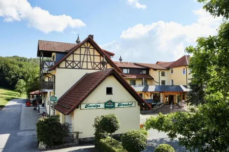 Landhotel Kuralpe Kreuzhof Отели в г. Линденфельс