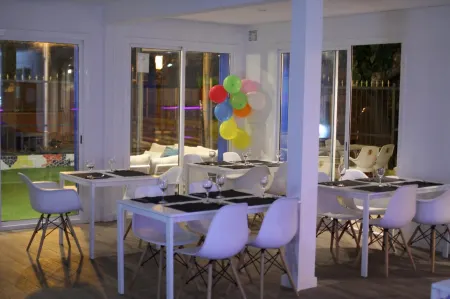 Hostal Porto Mar Отели в г. Виньольс-и-эльс-Арс