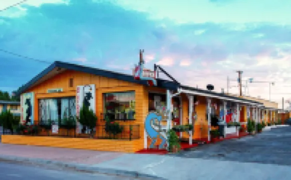 Brad's Desert Inn