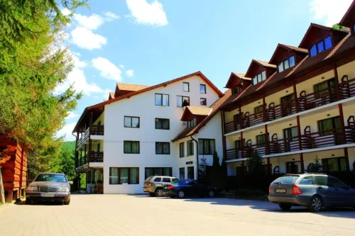 Pensiunea Mai Hotels in Решинарі