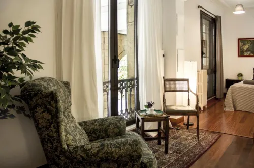 Central, Spacious and Authentic Family Apartment