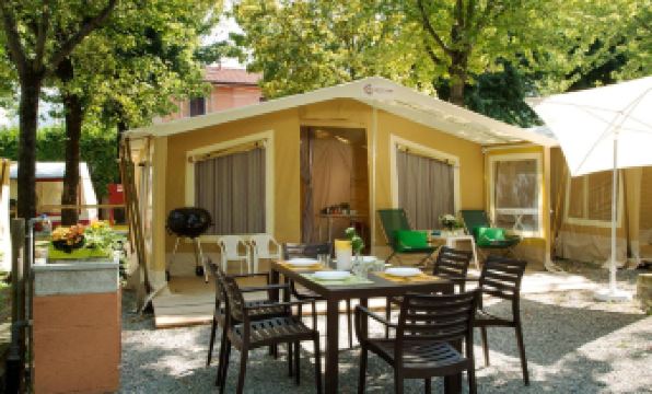 Awesome Apartment in Iseo BS with 2 Bedrooms, Wifi and Outdoor Swimming Pool - Housity